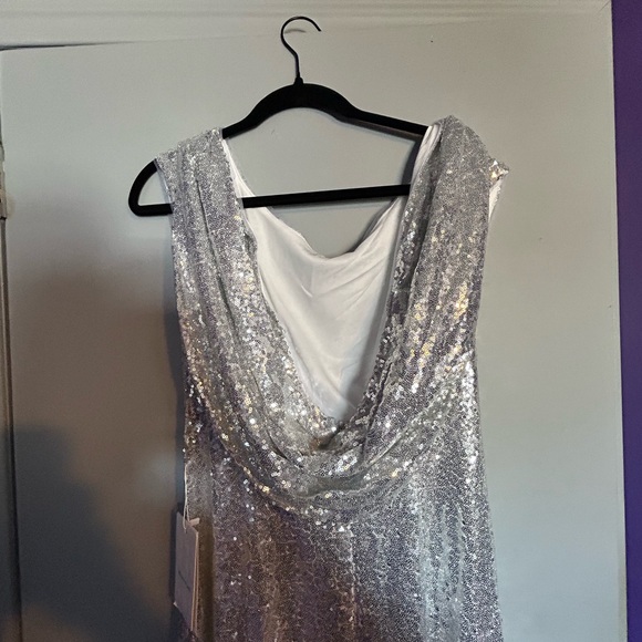 Long bridesmaid silver sequin dress - Picture 4 of 5